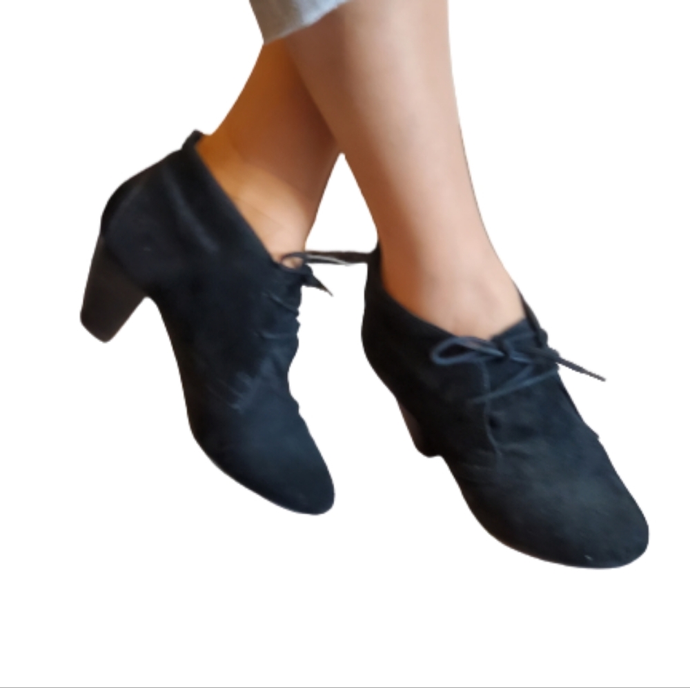BLACK SUEDE LACE UP HIGH HEEL OXFORD SHOES ( SIZE ALDO - 8.5)